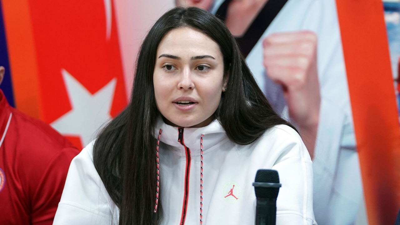İrem Yaman'dan tekvandoyu bırakma kararı... Dünya şampiyonu milli sporcu tatamiye veda etti