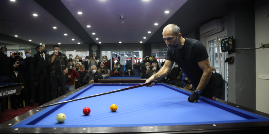 Bilardonun yaşayan efsanesi Semih Saygıner, Antalya'da hayranlarıyla buluştu