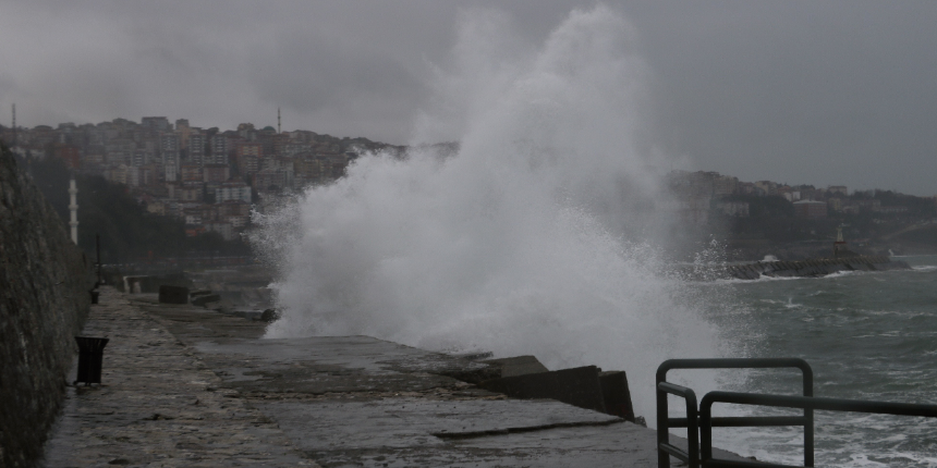 Meteorolojiden Batı Karadeniz'e uyarı! Yarın fırtına bekleniyor