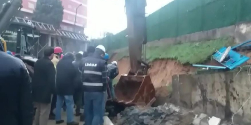 Tuzla'da inşaatın istinat duvarı çöktü; bir işçi duvarın altında kaldı