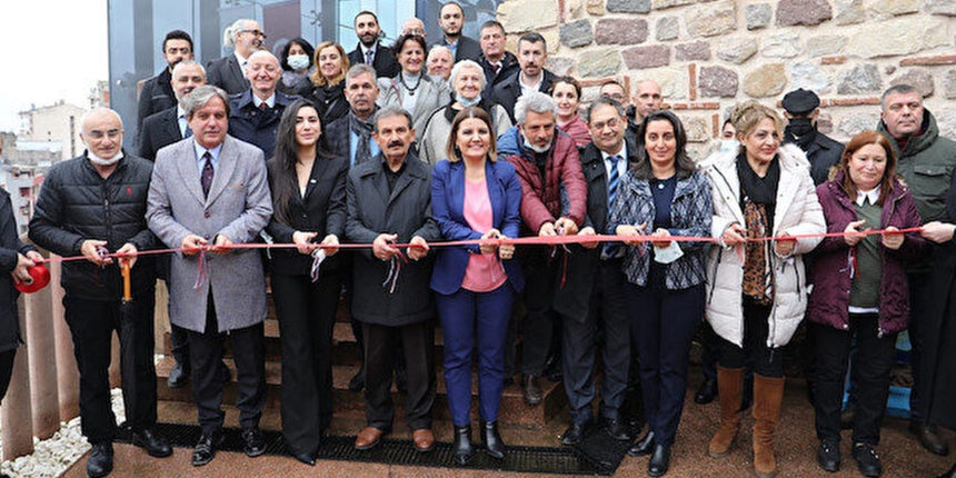 CHP'li İzmit Belediyesi, AK Parti'nin restore edip açtığı tarihi hamamı yeniden açtı