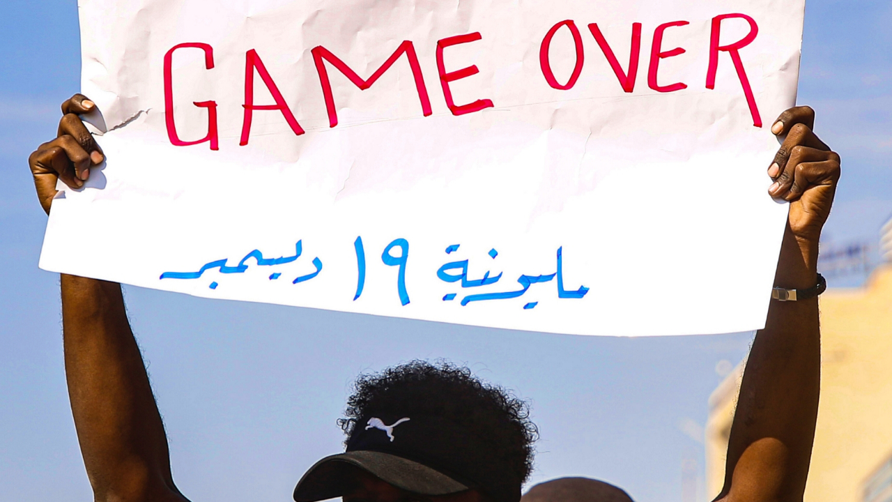 Sudan halkı sokağa döküldü: Darbe karşıtı protestolar büyüyor!