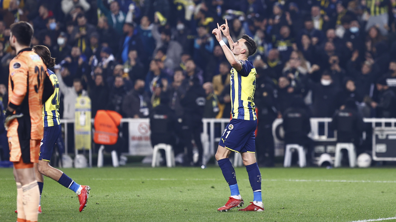 Fenerbahçe'den Mergim Berisha açıklaması... Sağ arka üst adalesinde zorlanma tespit edildi