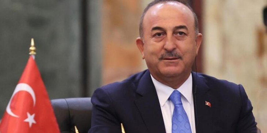 Bakan Çavuşoğlu'dan 'Çok karizmatiksin' diyen takipçisine gülümseten yanıt