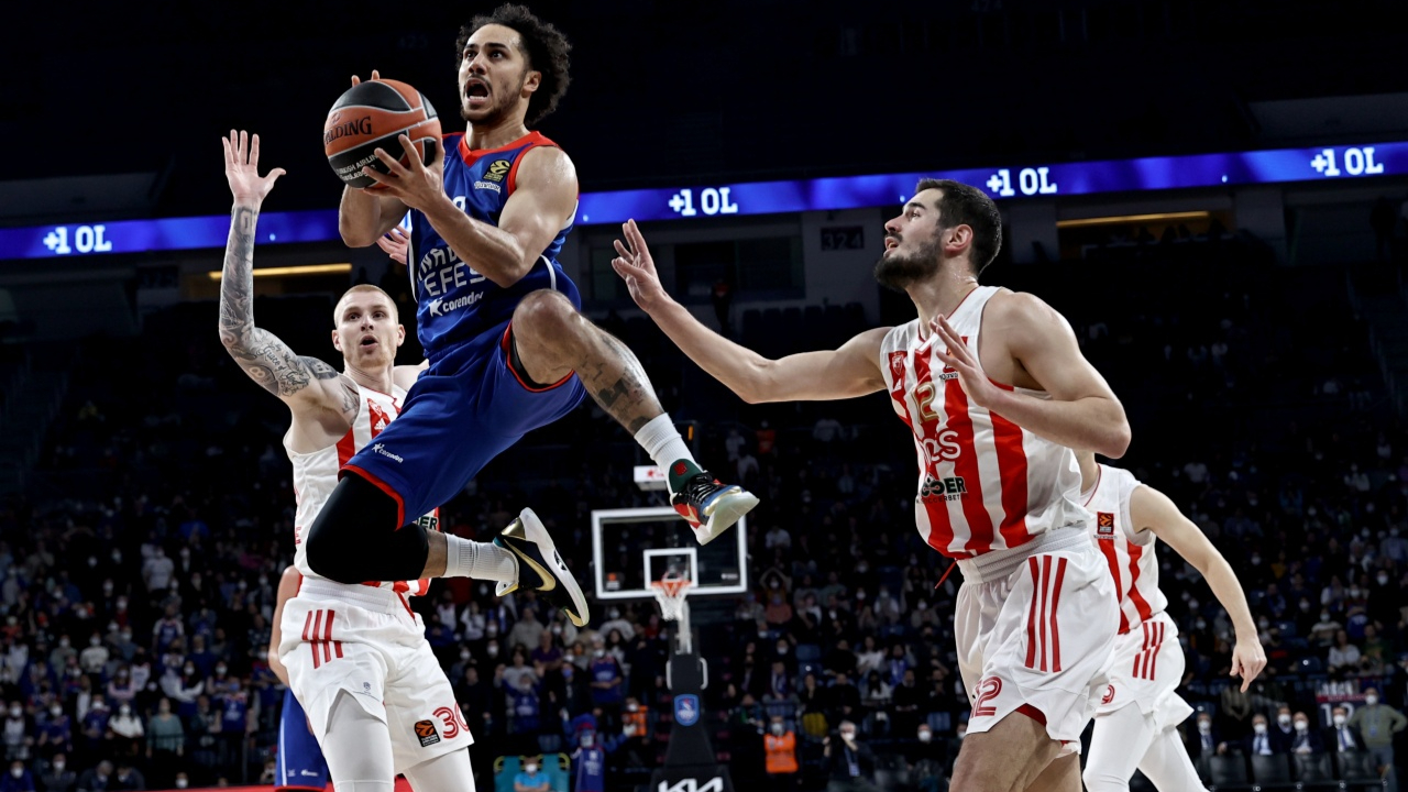 Nikola Kalinic bitime 10 saniye kala 2 serbest atış kaçırdı, maç Anadolu Efes'e gitti