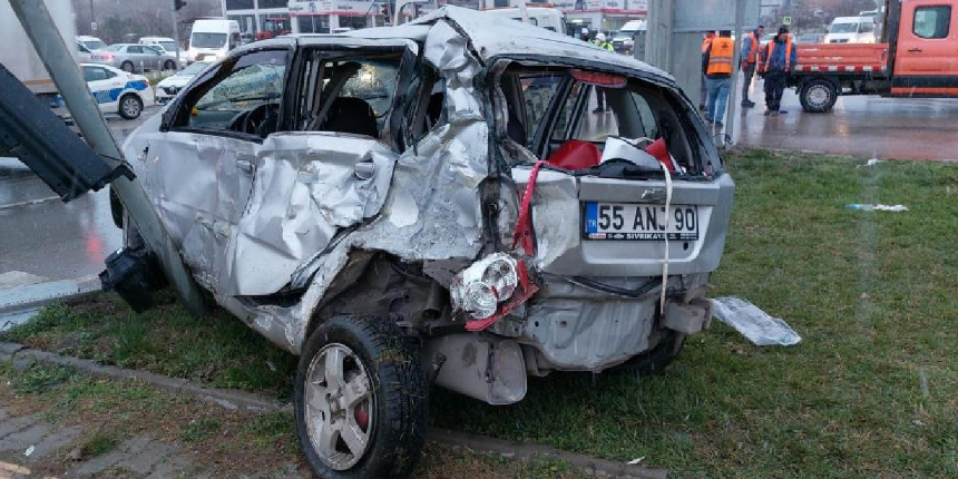 Samsun'da tır otomobile çarptı: 1 ölü, 4 yaralı