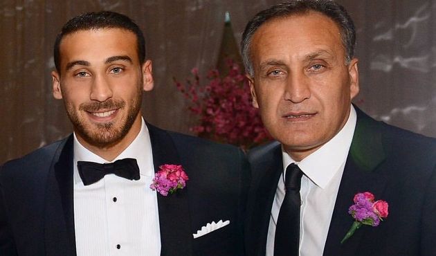Cenk Tosun'a yapılan eleştirilere ailesinden sert yanıt