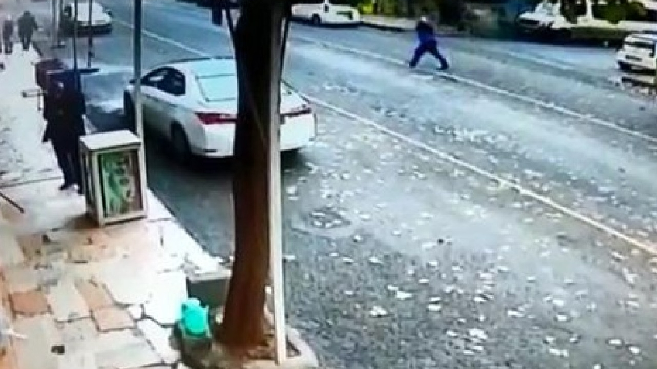 Camide abdest alırken cebindeki 10 bin doları çaldılar!