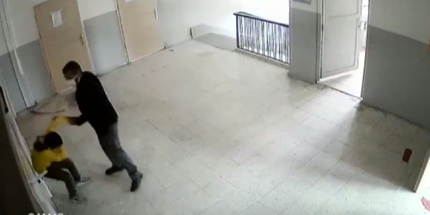 Öğrencisini tekme tokat dövüp boğazını sıktı! Dayakçı öğretmen serbest bırakıldı
