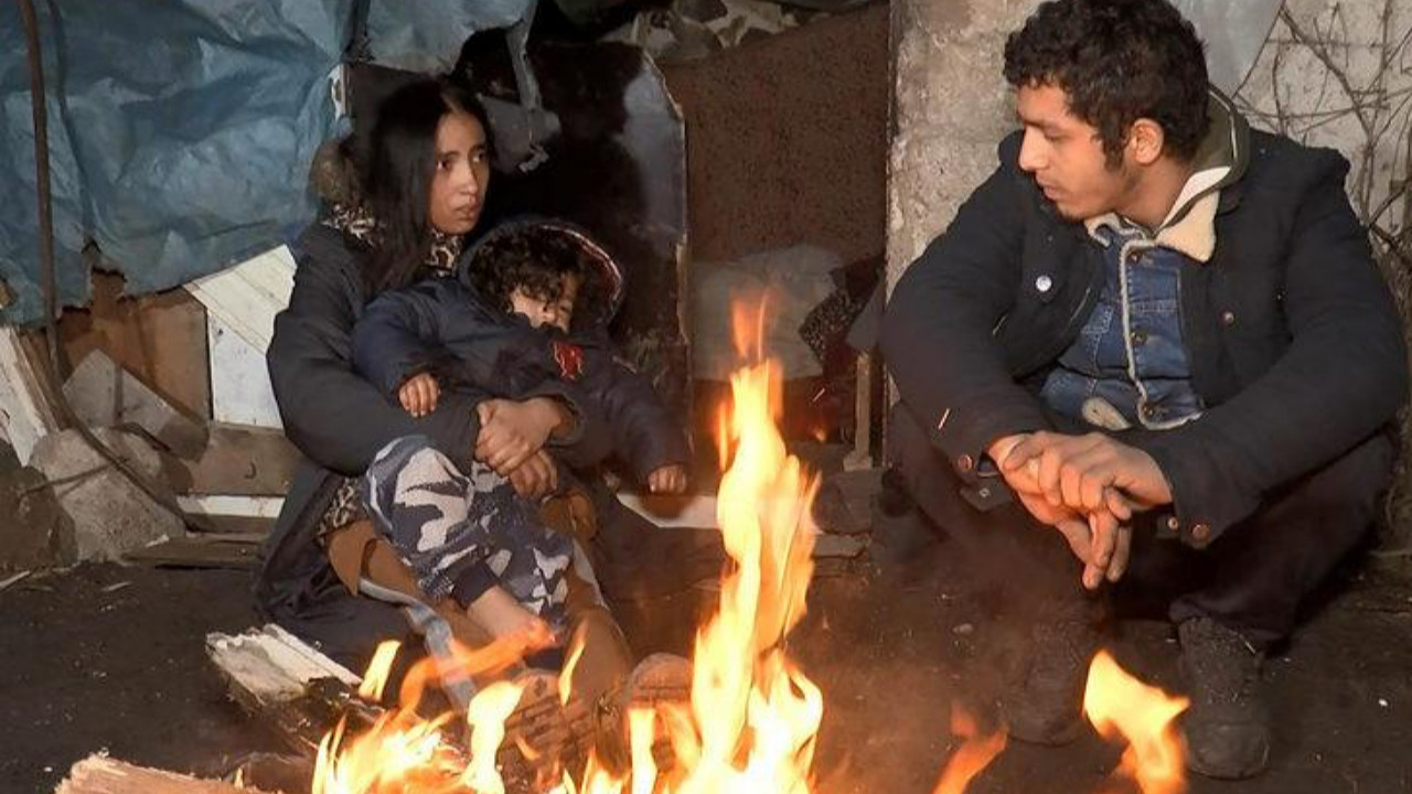 8 ay önce işten kovulunca hayatı kabusa döndü! 3 kişilik aile bakın nerede yaşıyor!