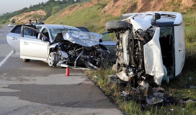 Kocaeli'de feci kaza: 2 ölü, 1 yaralı...