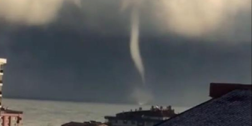Giresun’da denizde hortum çıktı
