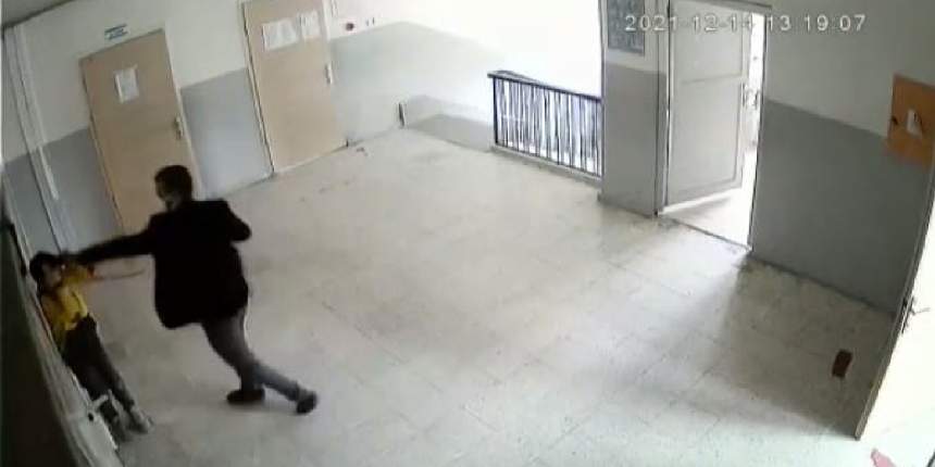 Öğrencisini döverek hastanelik etmişti! Dayakçı öğretmenin serbest bırakılmasına tepkiler çığ gibi