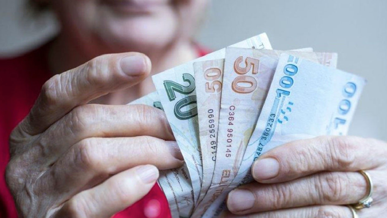 Emeklilere çift zam müjdesi! Canlı yayında rakam verdi