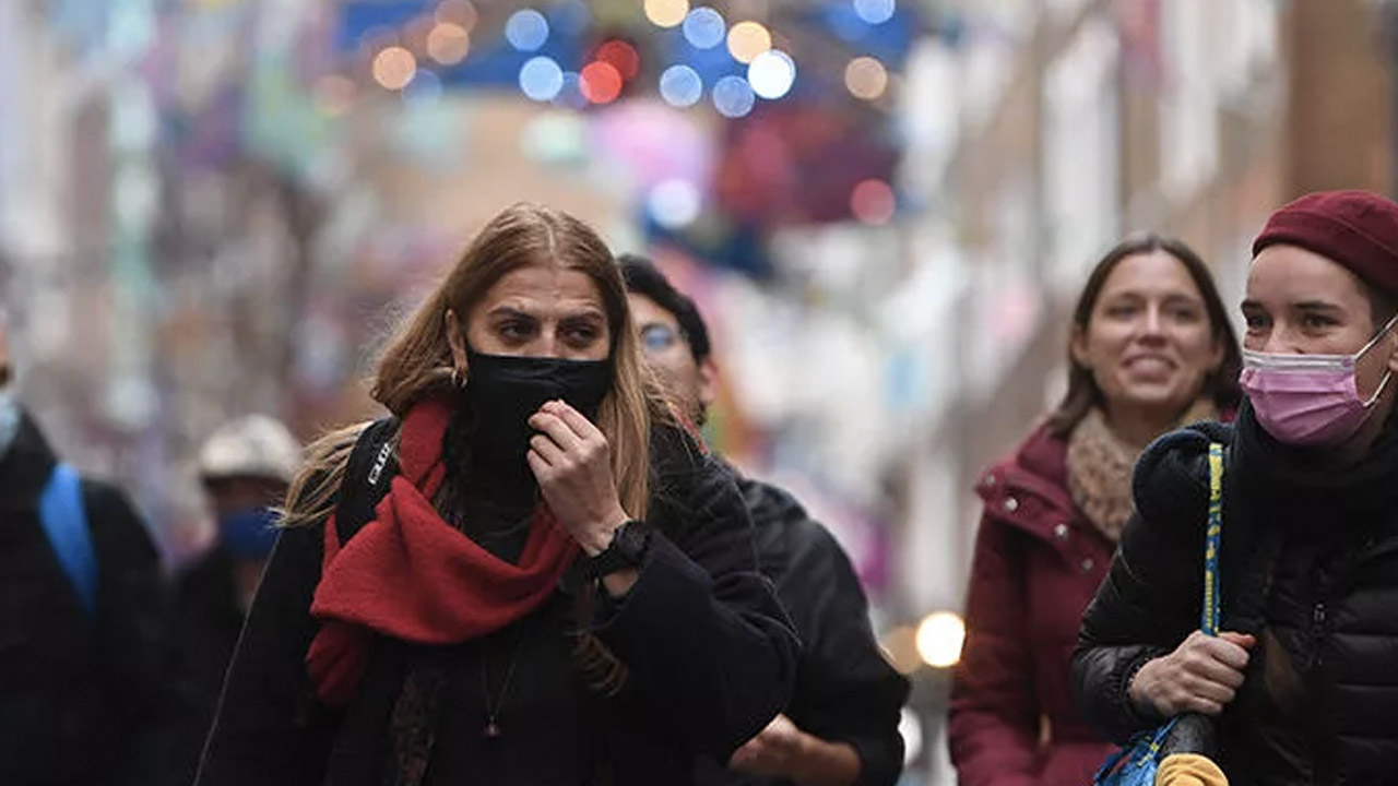 İngiltere'de günlük vaka sayısı 100 binin üzerine çıktı: Aşı karşıtları hâlâ aynı kafada