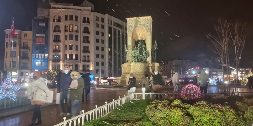İstanbul'da kar yağışı yeniden başladı