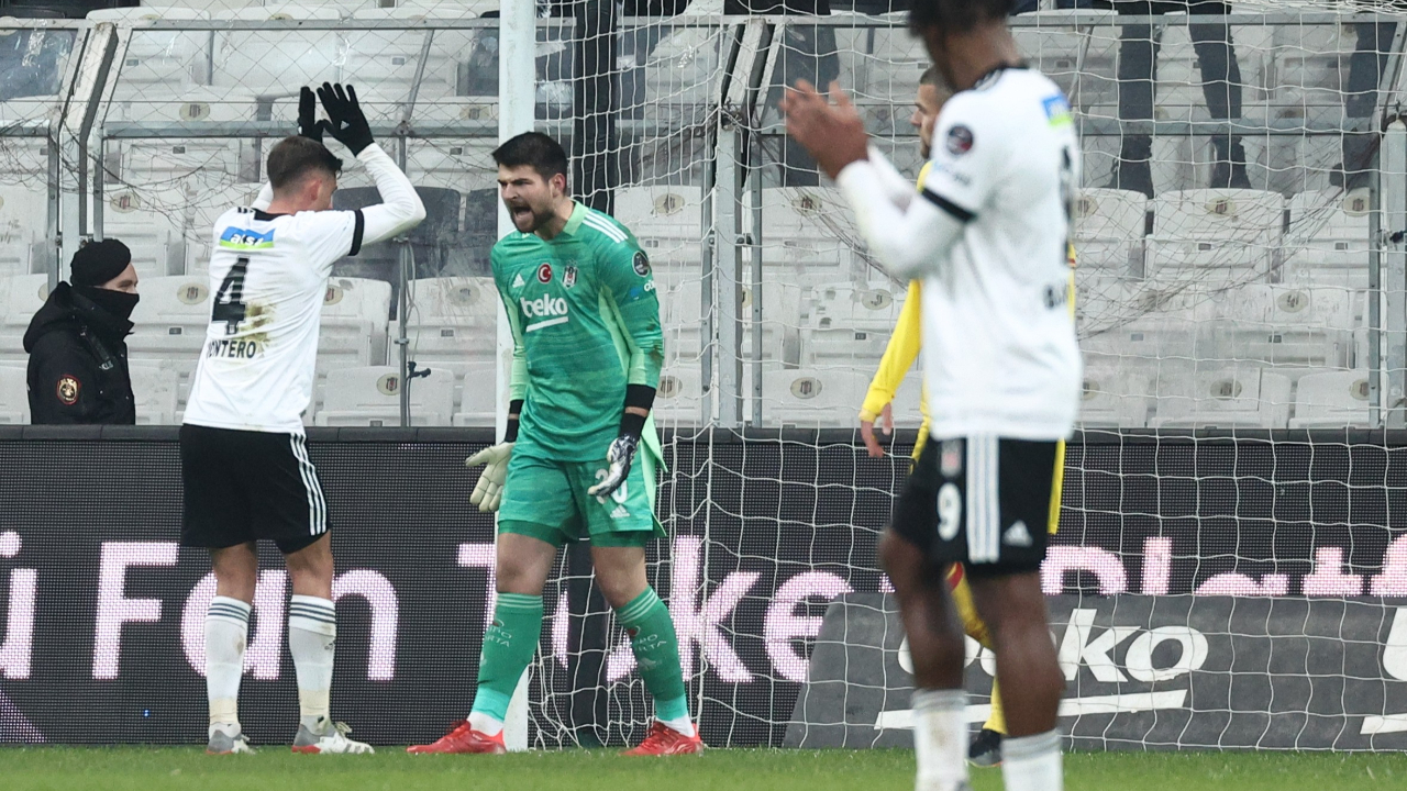 Ersin Destanoğlu yine penaltı kurtardı, Vodafone Park genç kalecinin ismiyle çınladı
