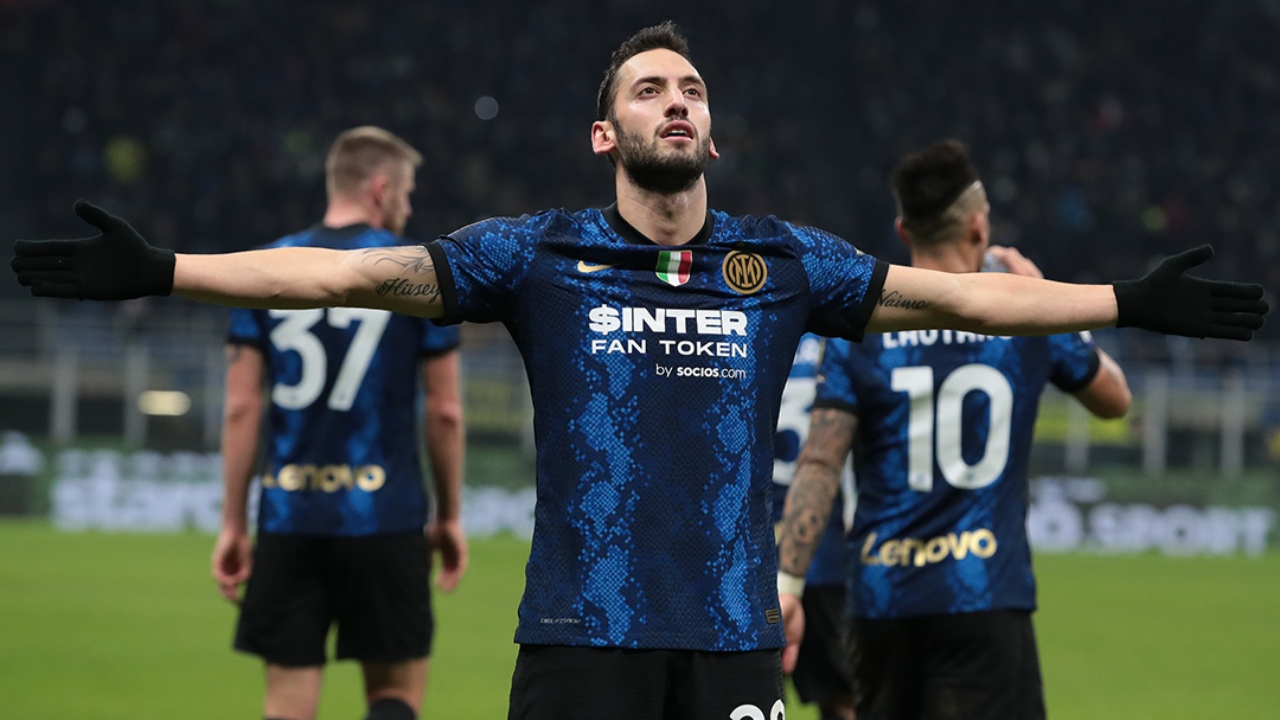 Serie A'nın Türk yıldızı Hakan Çalhanoğlu Milan'dan İnter'e transferini anlattı...