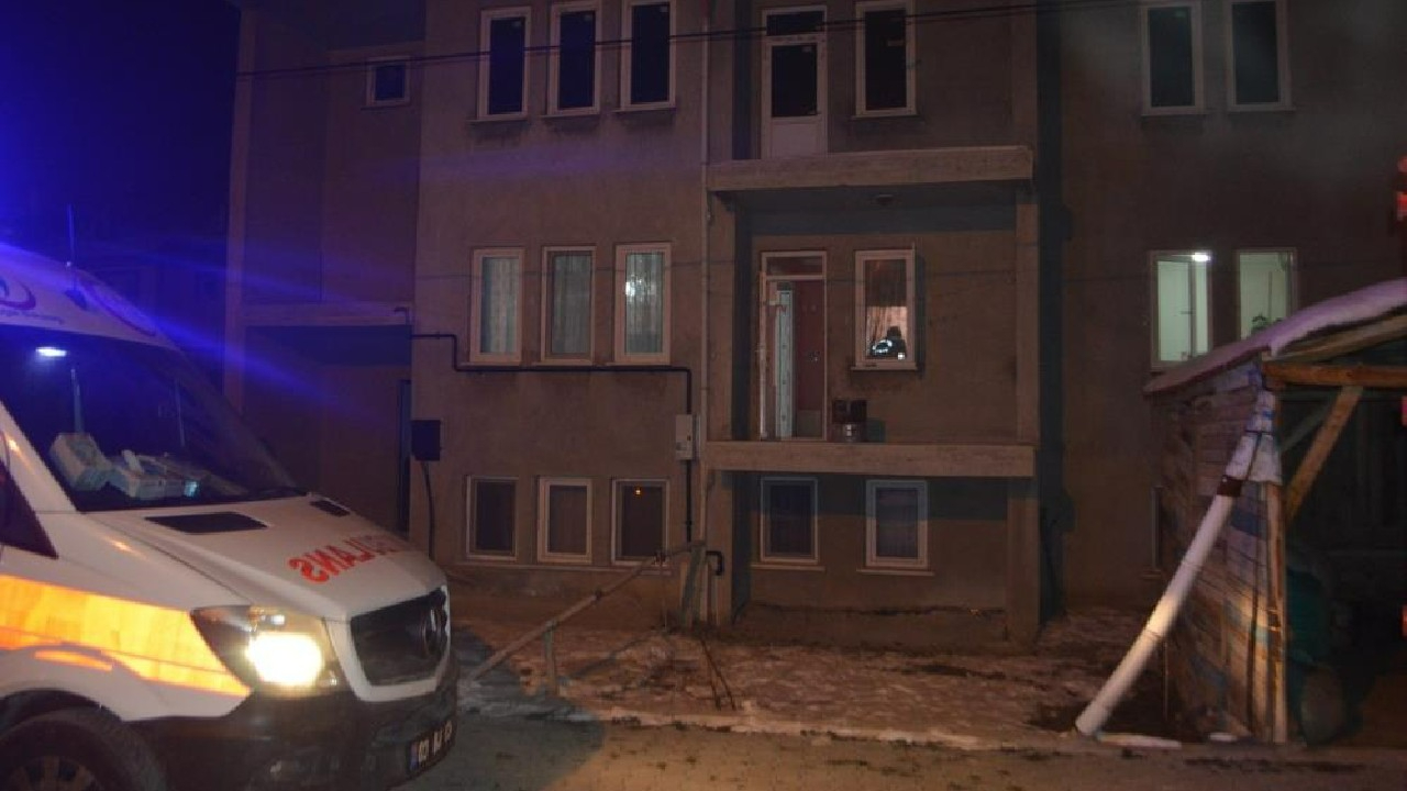 Polisin hızlı müdahalesi 3 kişilik aileyi hayata döndürdü
