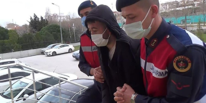 Eşini, ağaçlık alana götürüp üzerine benzin dökerek yaktı!