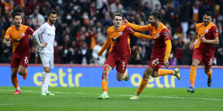 Galatasaray galibiyeti hatırladı... Antalyaspor'u 2-0 mağlup eden Cim Bom, 7 maç sonra kazandı