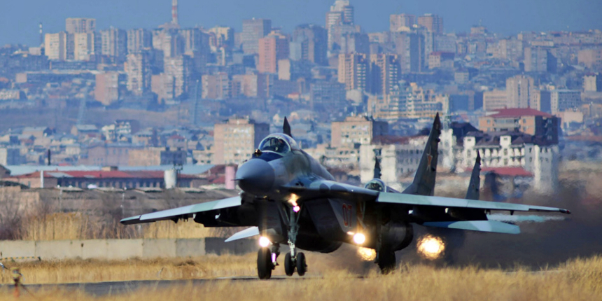 Rus savaş uçakları Ermenistan üzerinde uçarak sanal hedefleri vurdu!