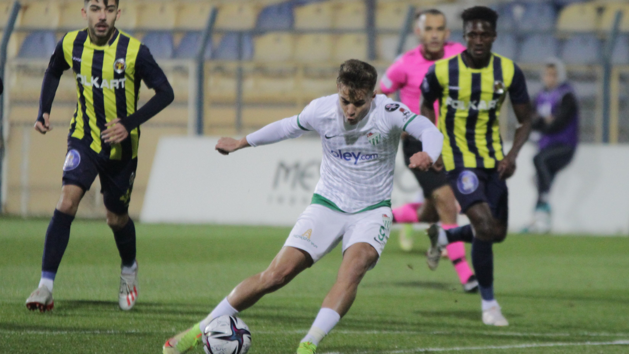 Tamer Tuna'lı Bursaspor, Menemenspor deplasmanında 1 puanla döndü