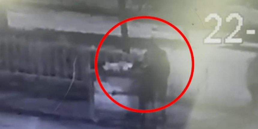 Çöp konteynerini ateşe veren şahıslar, güvenlik kameralarına yakalandı