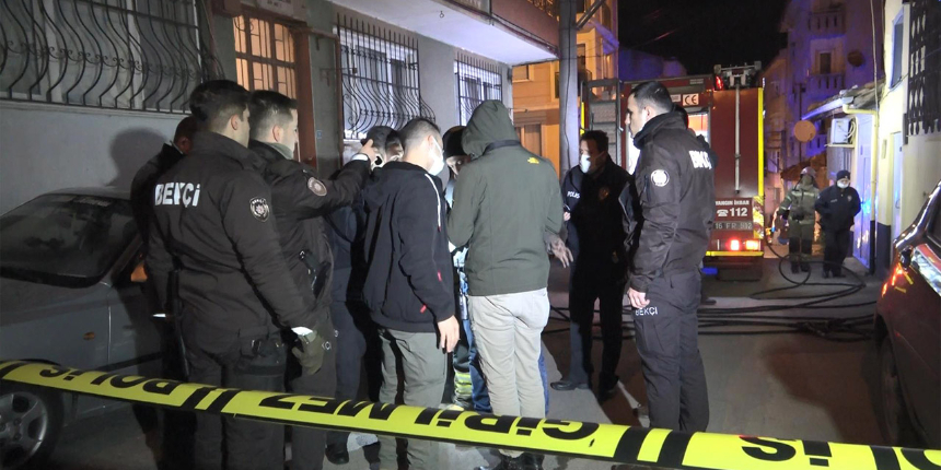 Eşini çocuklarının gözü önünde öldürüp evi ateşe verdi