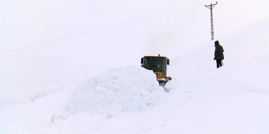 Muş'ta kar kalınlığı 4 metreyi buldu, 31 yerleşim birimine ulaşım kapandı