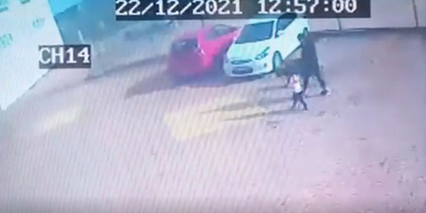 Dehşet anları kamerada: Köpekler bir anda Asiye'ye saldırdı