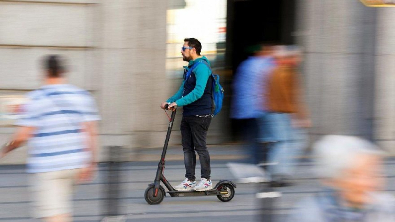 Türkiye'de de çok tartışılmıştı! E-scooterlar o şehirde yasaklandı