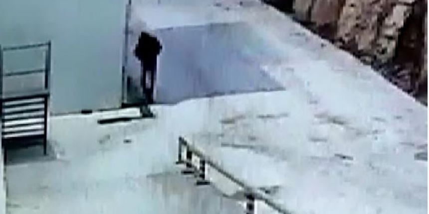 Patlamadan saçılan taş, güvenlik görevlisinin kafasına mermi gibi saplandı