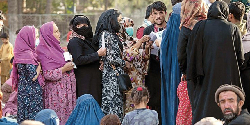 Afganistan'da kadınlara bir yasak daha: Yanlarında erkek akraba yoksa seyahat edemeyecekler