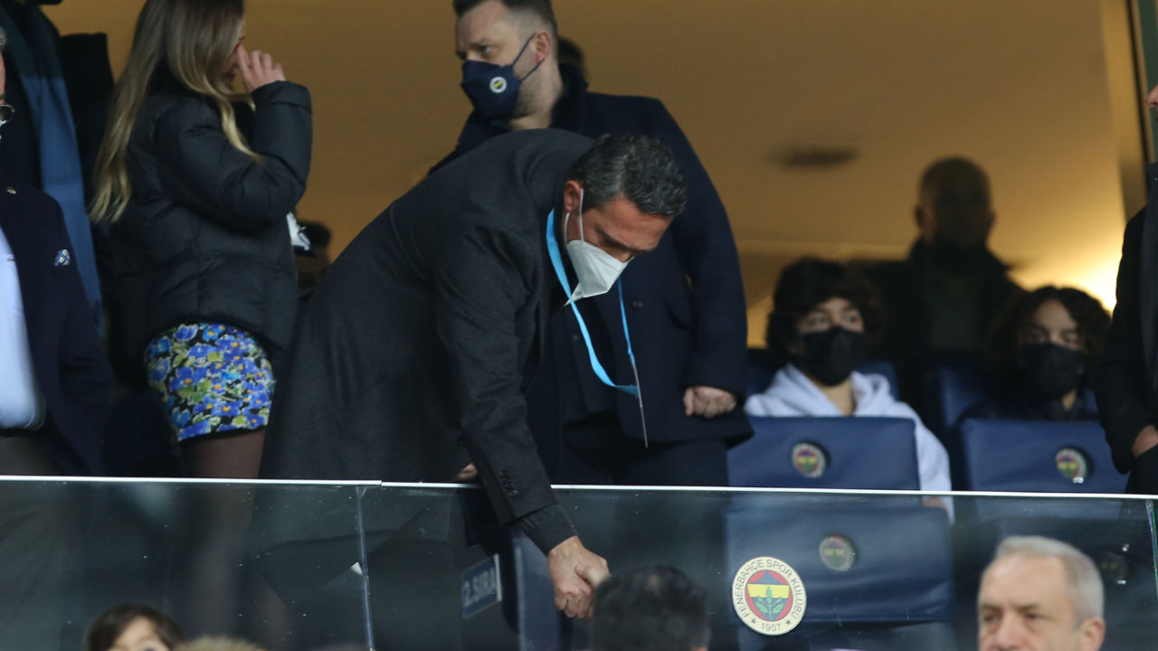 Fenerbahçe taraftarından futbolculara "Formayı çıkarın, çıplak oynayın" tepkisi