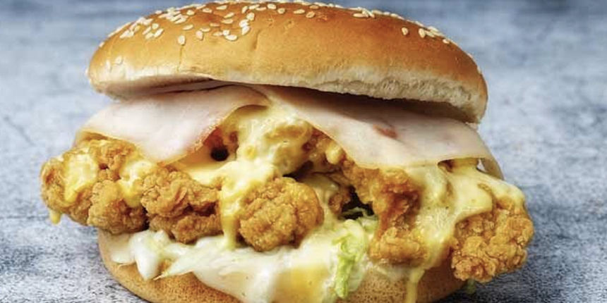Ünlü fast food zincirinde skandal olay: Paketini alan müşteri şoke oldu