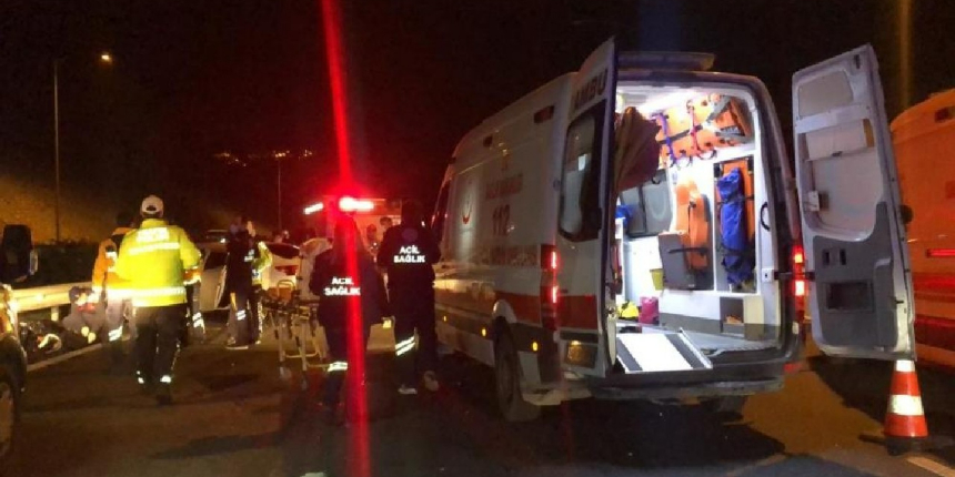 Feci kaza! 3 araç birbirine girdi: Ölü ve yaralılar var!