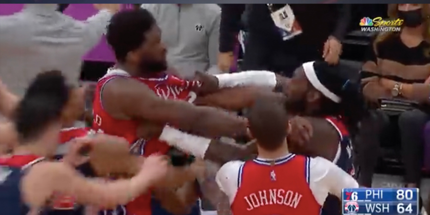 Saha bir anda karıştı: Joel Embiid ve Montezl Harrell birbirine girdi