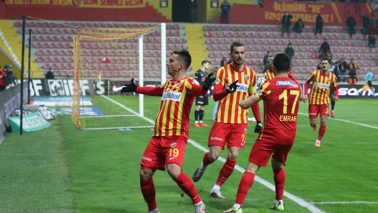 Kayserispor'da ezeli rakibi Sivasspor'a üçlük! Mario Gavranovic ilk yarıda fişi çekti