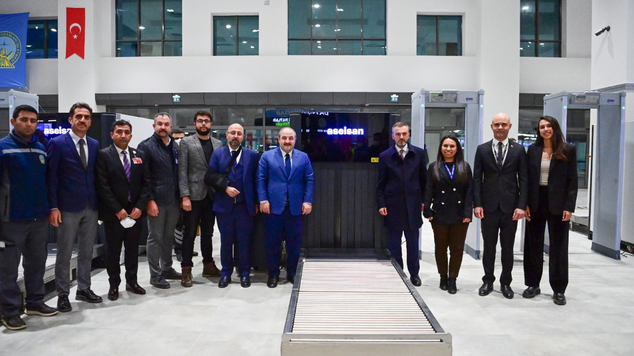 Bakan Varank'tan ASELSAN'a tebrik: X-ray cihazları artık yerli olarak üretiliyor!