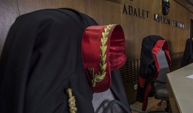 Gülen "füruat" dedi! O tesettürden çıkıp mini etek giydi!
