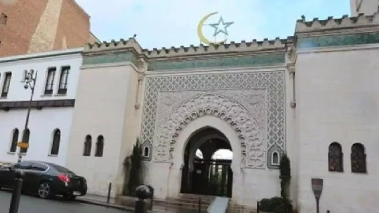 Fransa bir camiyi daha kapatma kararı aldı!