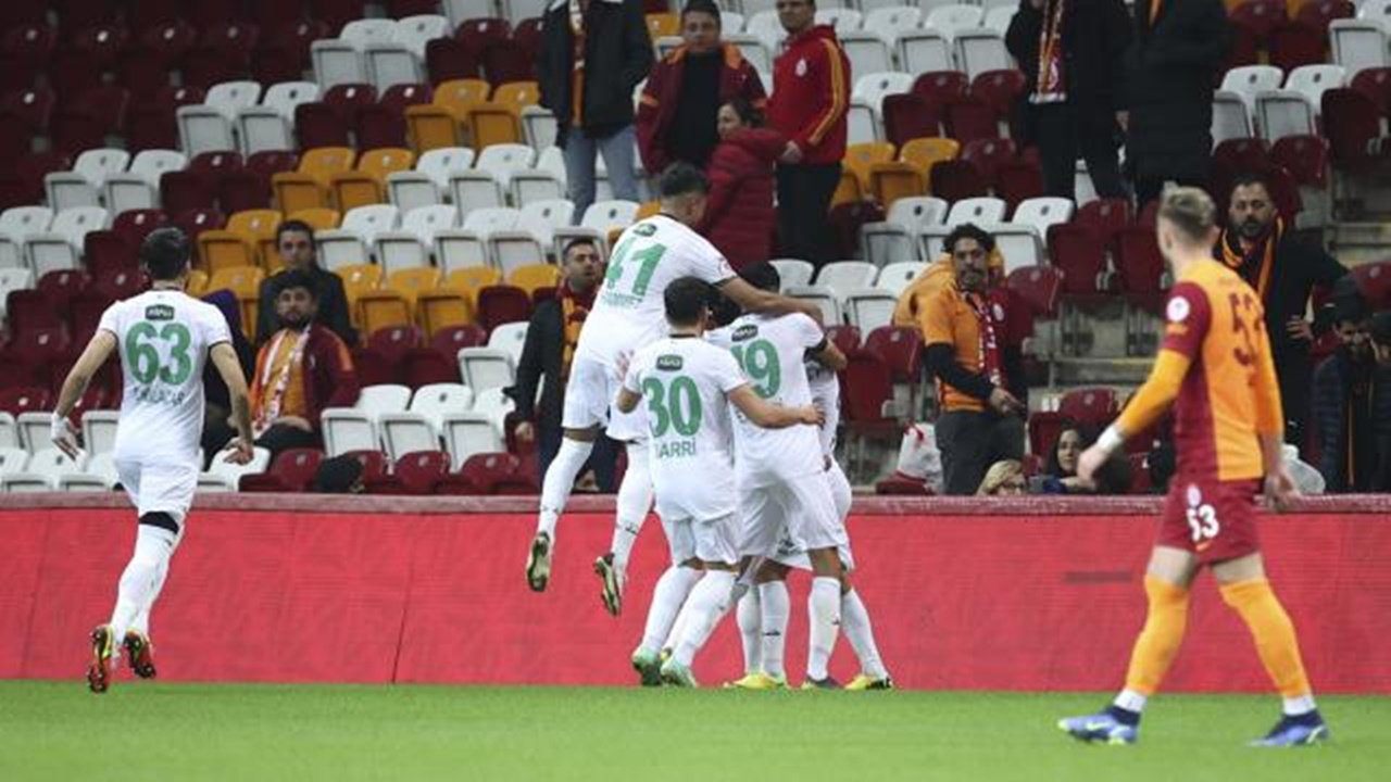 Galatasaray 2021'in son maçında Türkiye kupasından elendi! Galatasaray 8-9 Denizlispor