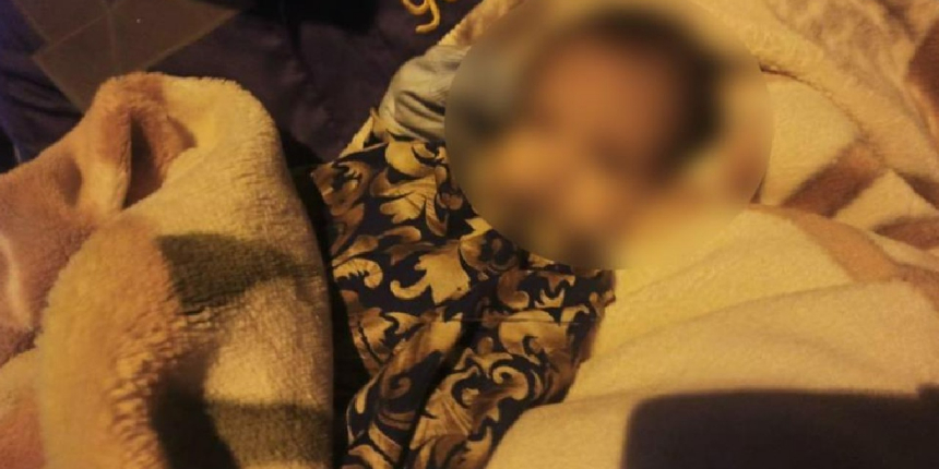 Vicdansızlık! Bebeği biberonuyla birlikte çantaya koyup sokağa bıraktılar