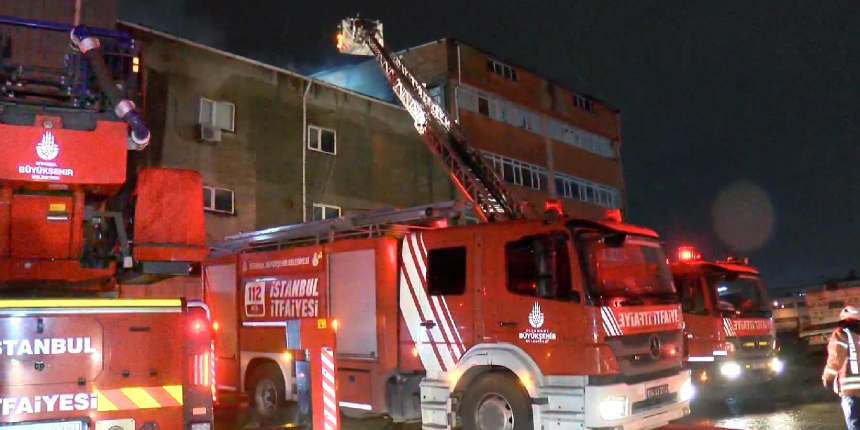 Esenyurt’ta tekstil fabrikası alev alev yandı