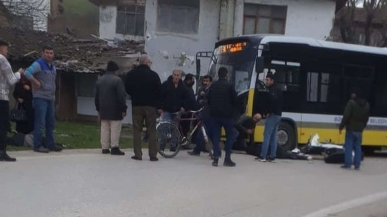 Motosiklet ile halk otobüsü kafa kafaya çarpıştı! Yaralılar var...