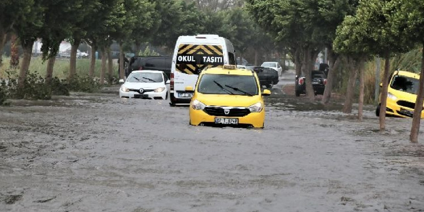 Meteoroloji kırmızı kodla uyardı, okullar tatil edildi!