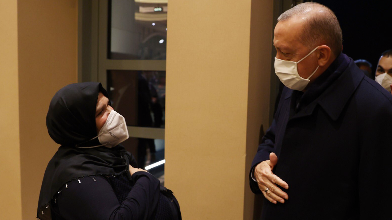 Cumhurbaşkanı Erdoğan 'Kesişme: İyi ki varsın Eren' filmini, Eren'in annesiyle izledi