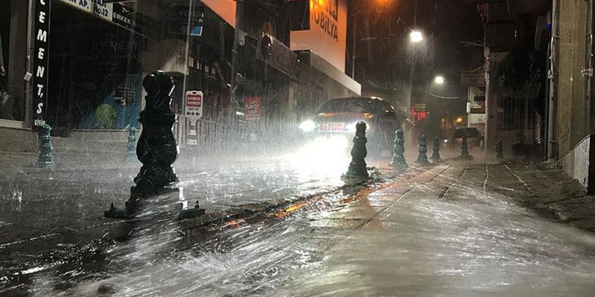 Meteoroloji 3 bölgeyi uyardı: Sağanak yağış etkili olacak!