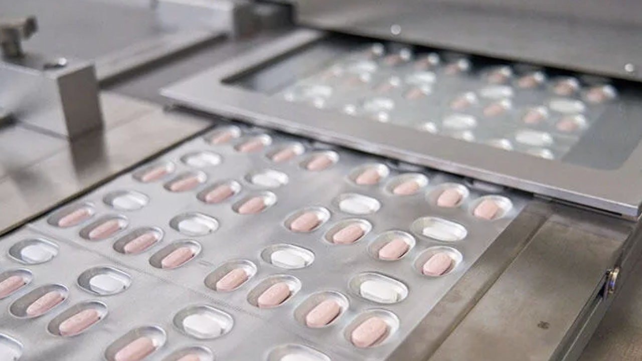 Pfizer'ın koronavirüs ilacına acil kullanım onayı çıktı: Hastalığın erken aşamasında etkili